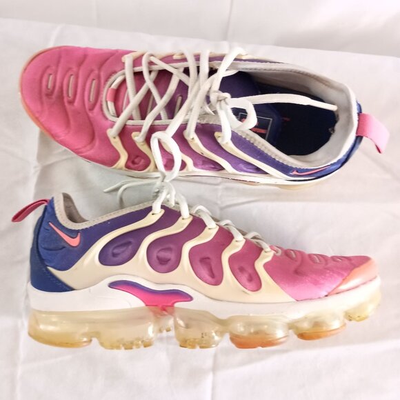 Nike Air Vapormax Shoes - Nike Air VaporMax Plus SE Running Shoes Women’s Size 9.5 Comfort Sneakers